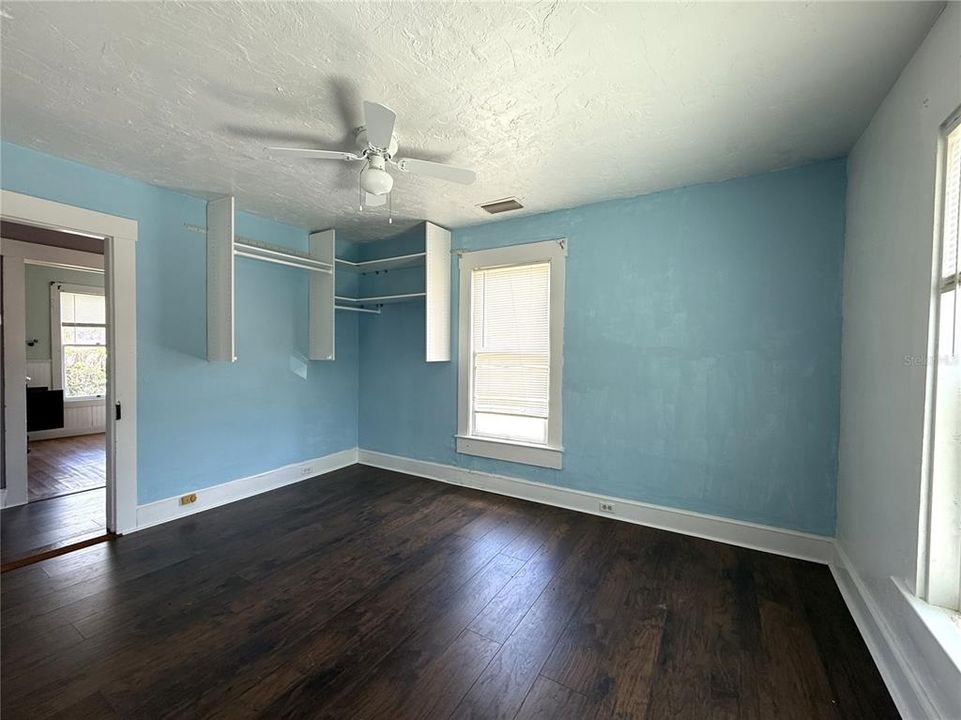 На продажу: $169,900 (4 спален, 2 ванн, 1848 Квадратных фут)