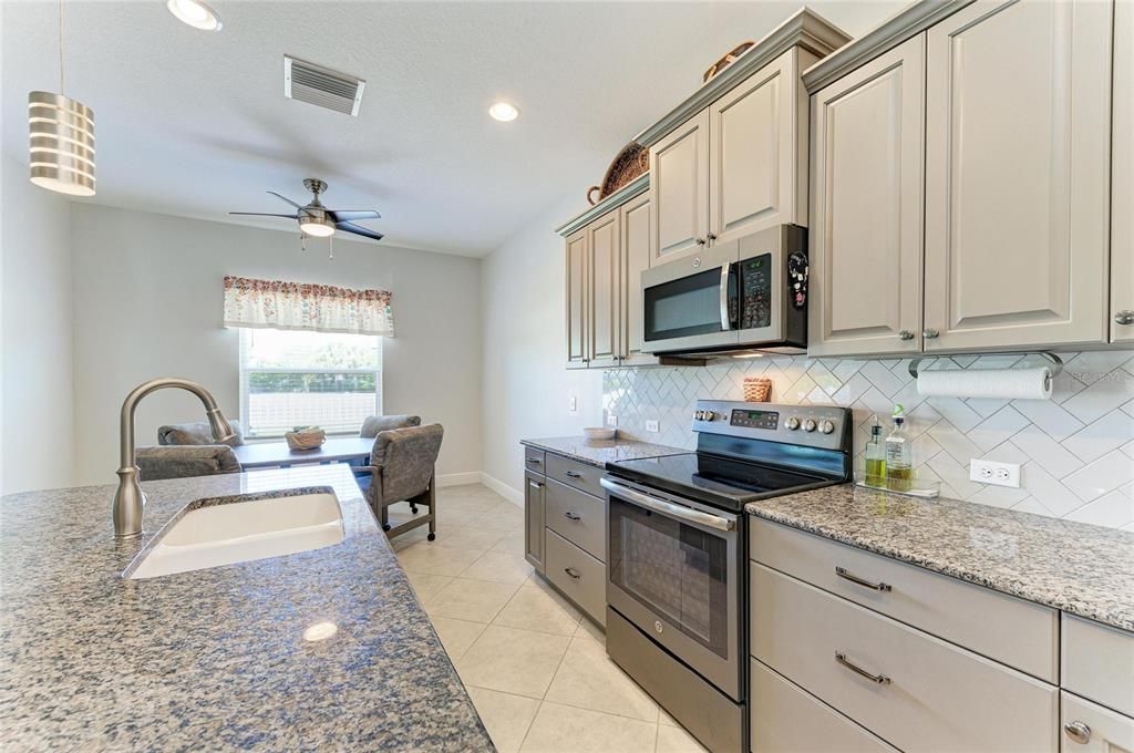 For Sale: $442,500 (3 beds, 2 baths, 1622 Square Feet)
