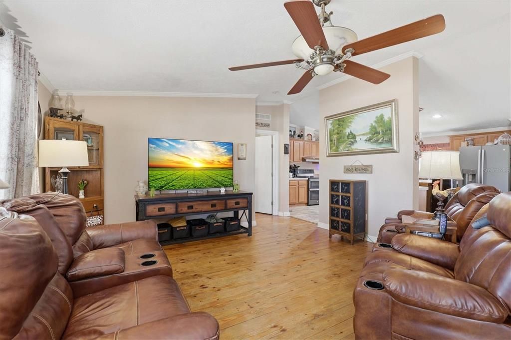 Active With Contract: $325,000 (3 beds, 2 baths, 2280 Square Feet)