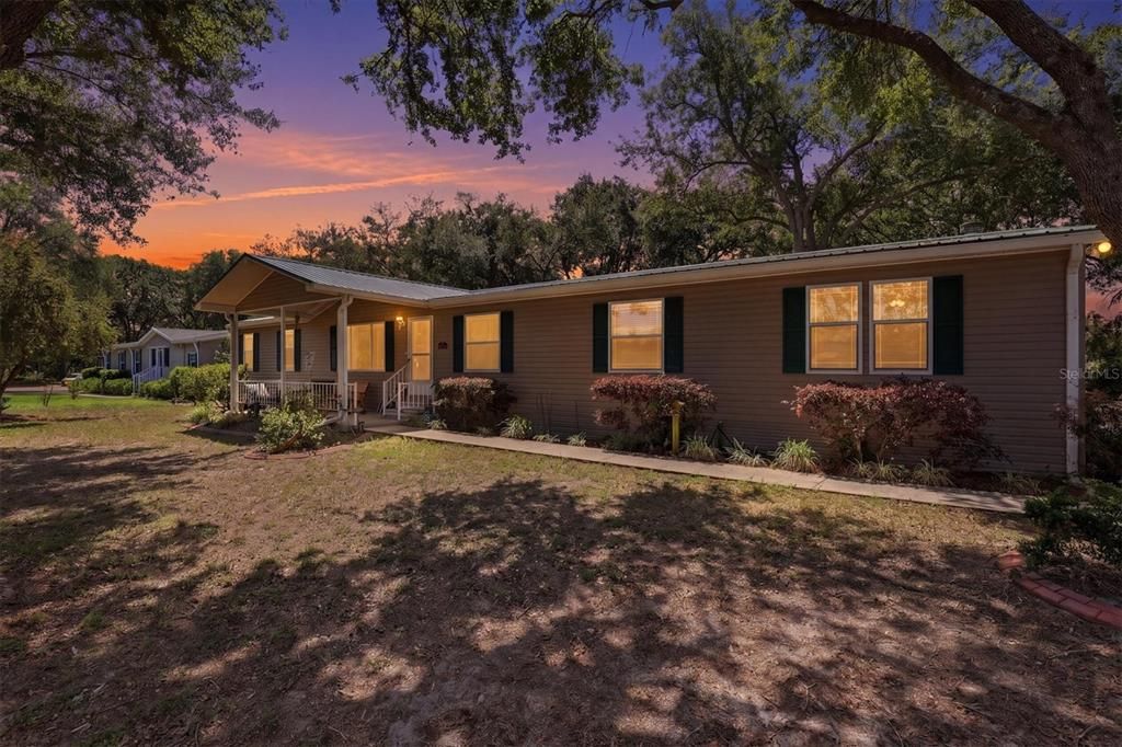 Active With Contract: $325,000 (3 beds, 2 baths, 2280 Square Feet)
