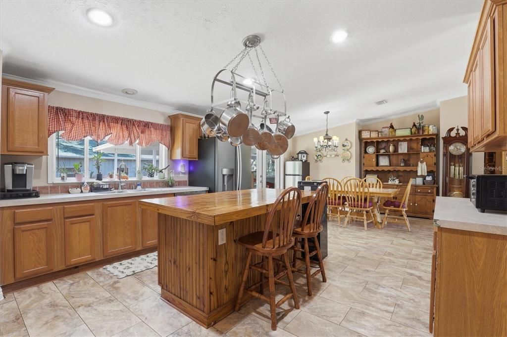 Active With Contract: $325,000 (3 beds, 2 baths, 2280 Square Feet)