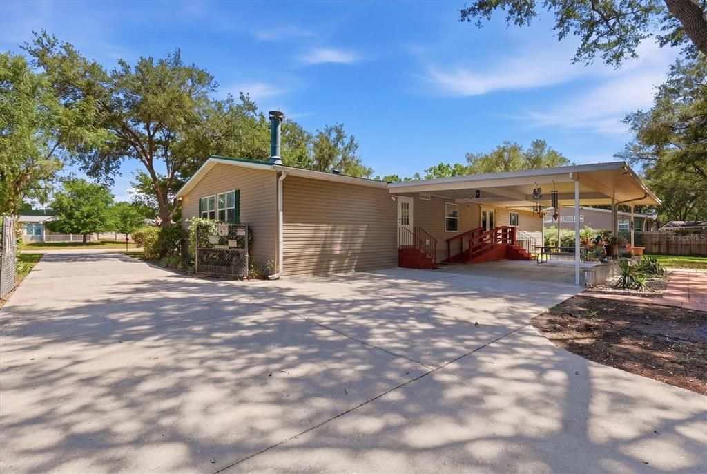 Active With Contract: $325,000 (3 beds, 2 baths, 2280 Square Feet)