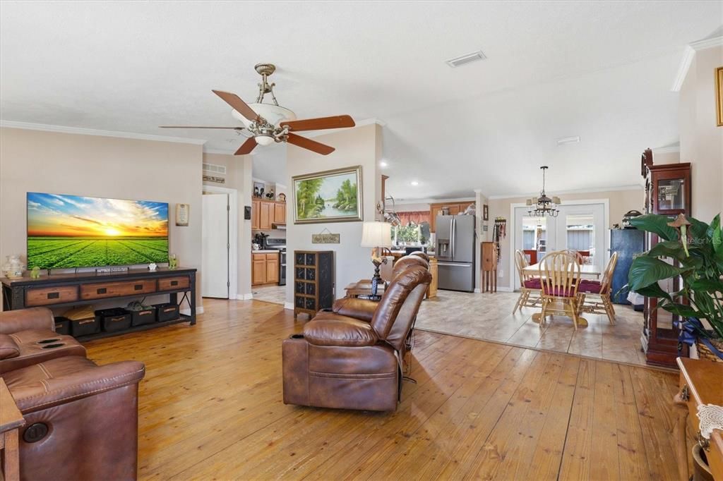 Active With Contract: $325,000 (3 beds, 2 baths, 2280 Square Feet)