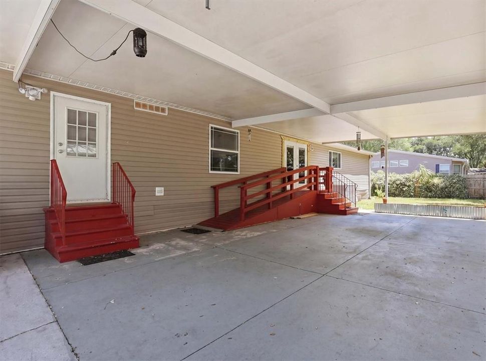 Active With Contract: $325,000 (3 beds, 2 baths, 2280 Square Feet)