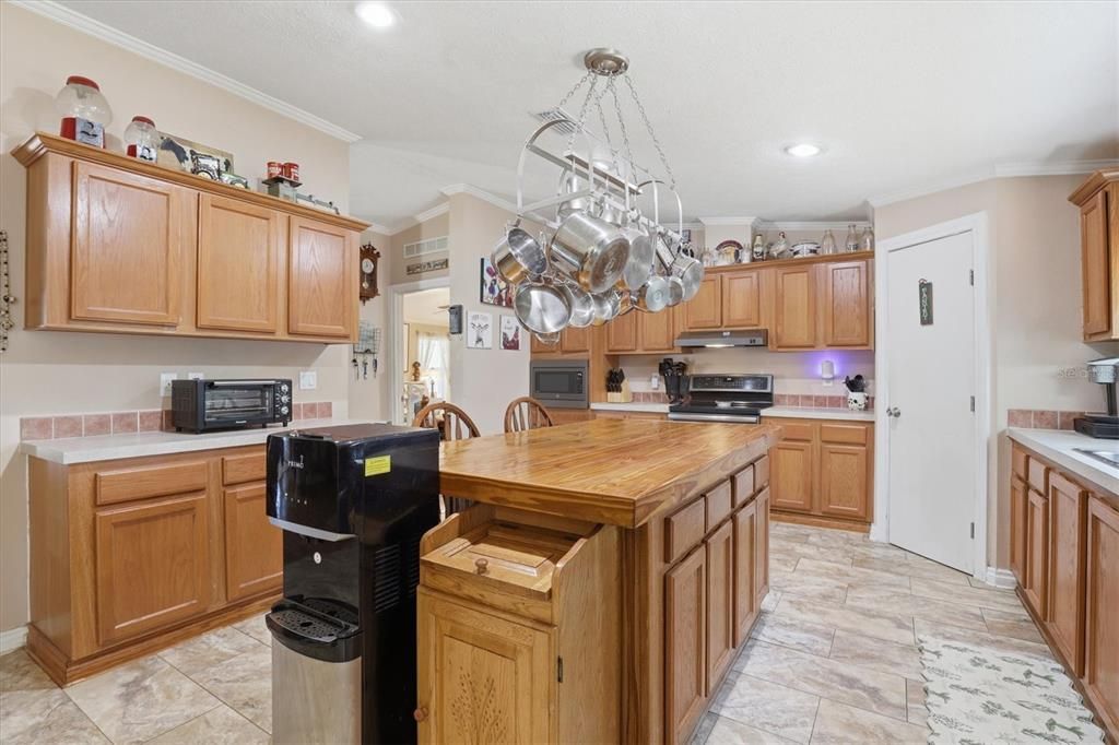 Active With Contract: $325,000 (3 beds, 2 baths, 2280 Square Feet)