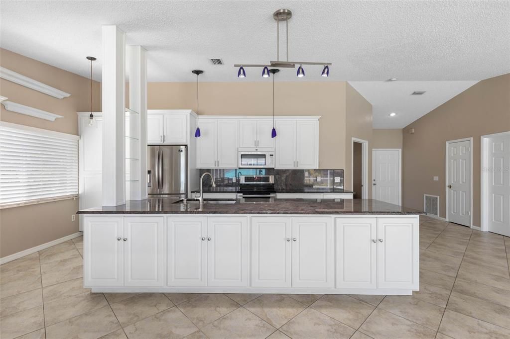 For Sale: $679,000 (2 beds, 2 baths, 1628 Square Feet)