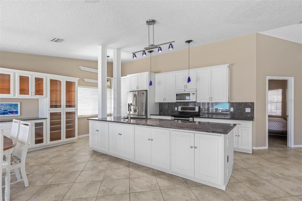 For Sale: $679,000 (2 beds, 2 baths, 1628 Square Feet)