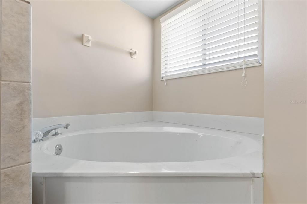 For Sale: $679,000 (2 beds, 2 baths, 1628 Square Feet)