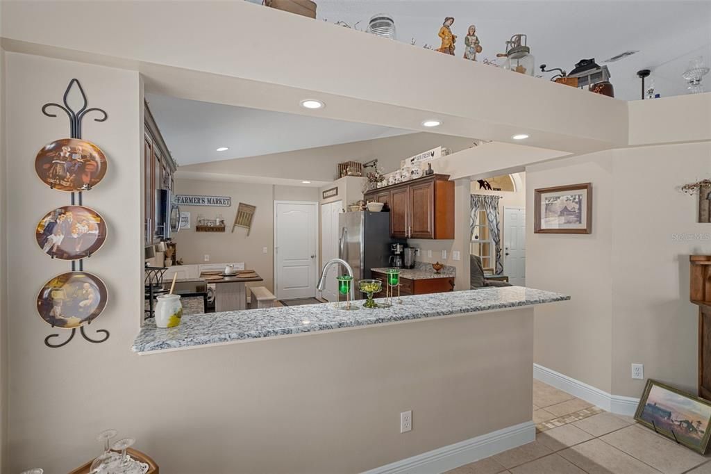 Activo con contrato: $425,000 (3 camas, 2 baños, 1598 Pies cuadrados)