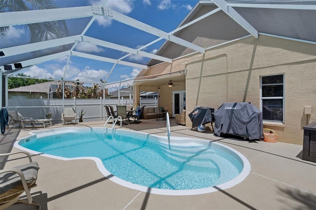 Activo con contrato: $425,000 (3 camas, 2 baños, 1598 Pies cuadrados)