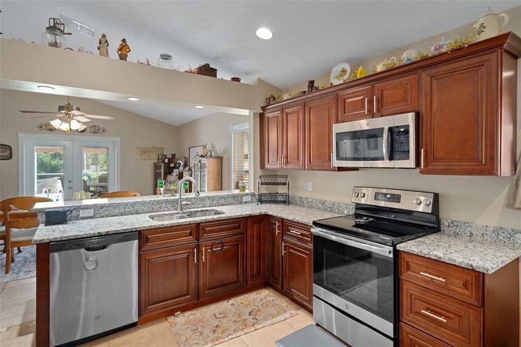 Activo con contrato: $425,000 (3 camas, 2 baños, 1598 Pies cuadrados)