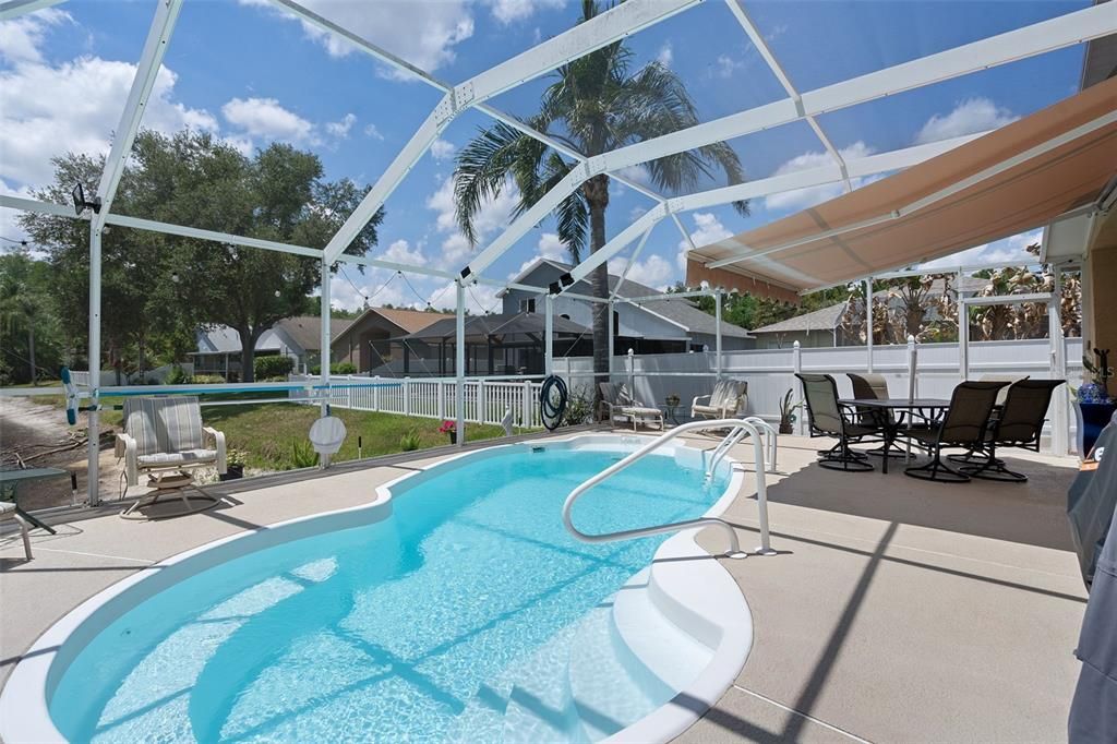 Activo con contrato: $425,000 (3 camas, 2 baños, 1598 Pies cuadrados)