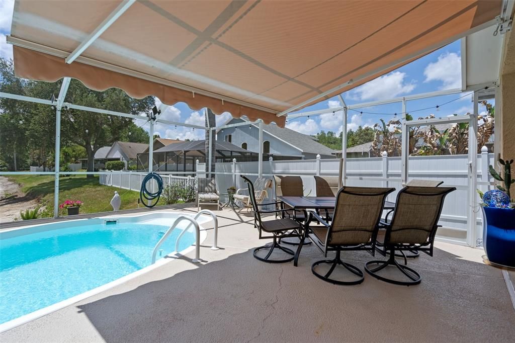 Activo con contrato: $425,000 (3 camas, 2 baños, 1598 Pies cuadrados)