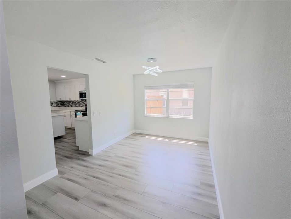 Activo con contrato: $479,900 (4 camas, 2 baños, 2314 Pies cuadrados)