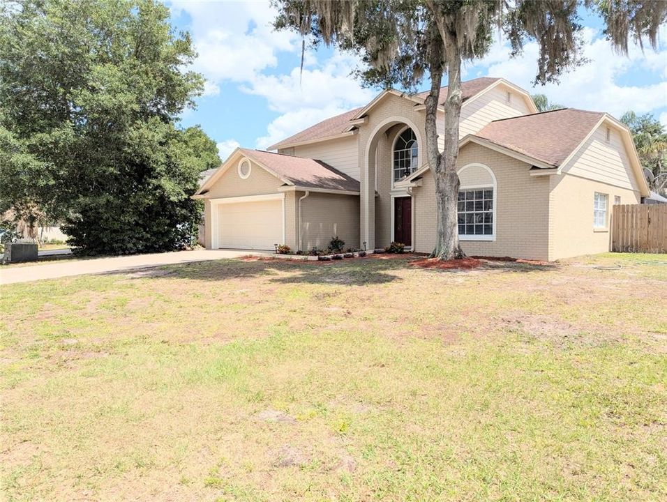 Activo con contrato: $479,900 (4 camas, 2 baños, 2314 Pies cuadrados)