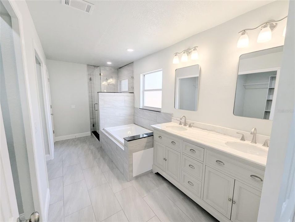 Activo con contrato: $479,900 (4 camas, 2 baños, 2314 Pies cuadrados)