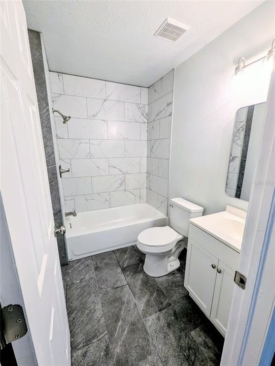 Activo con contrato: $479,900 (4 camas, 2 baños, 2314 Pies cuadrados)