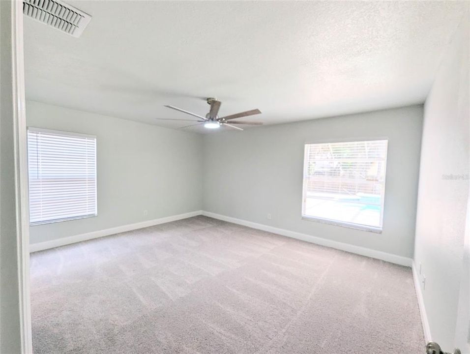 Activo con contrato: $479,900 (4 camas, 2 baños, 2314 Pies cuadrados)