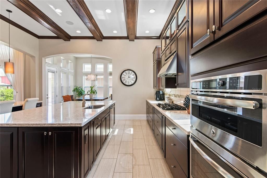 En Venta: $1,695,000 (5 camas, 4 baños, 4650 Pies cuadrados)