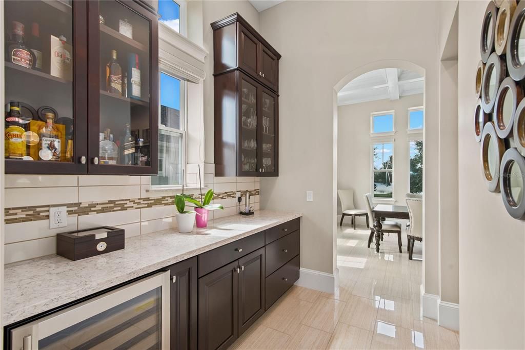 En Venta: $1,695,000 (5 camas, 4 baños, 4650 Pies cuadrados)