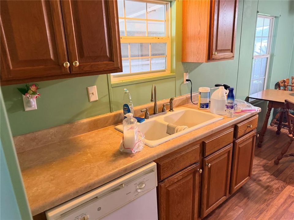 For Sale: $125,000 (3 beds, 2 baths, 1243 Square Feet)