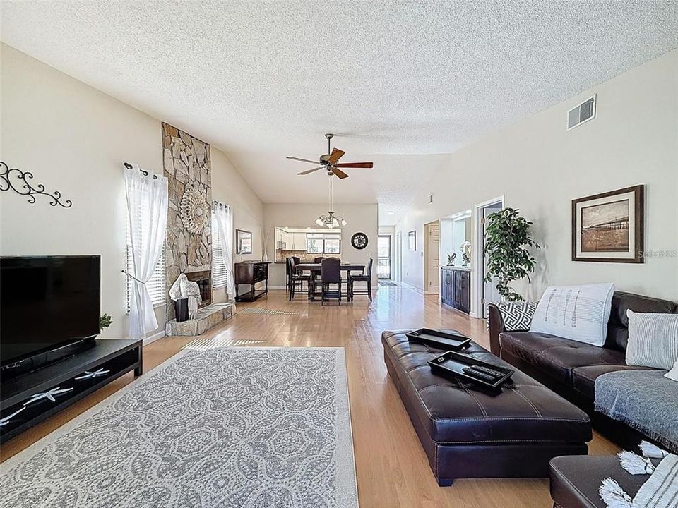 For Rent: $1,950 (2 beds, 2 baths, 1320 Square Feet)