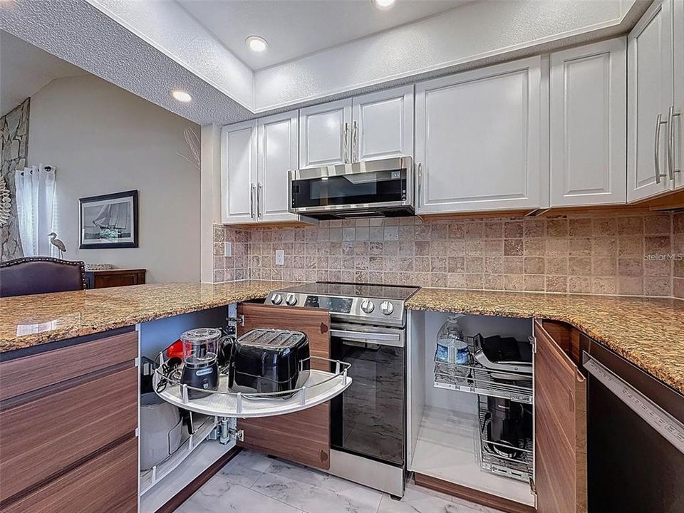 For Rent: $1,950 (2 beds, 2 baths, 1320 Square Feet)