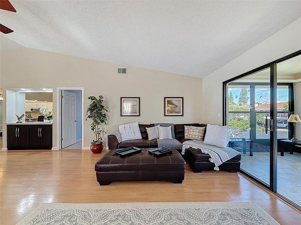 For Rent: $1,950 (2 beds, 2 baths, 1320 Square Feet)