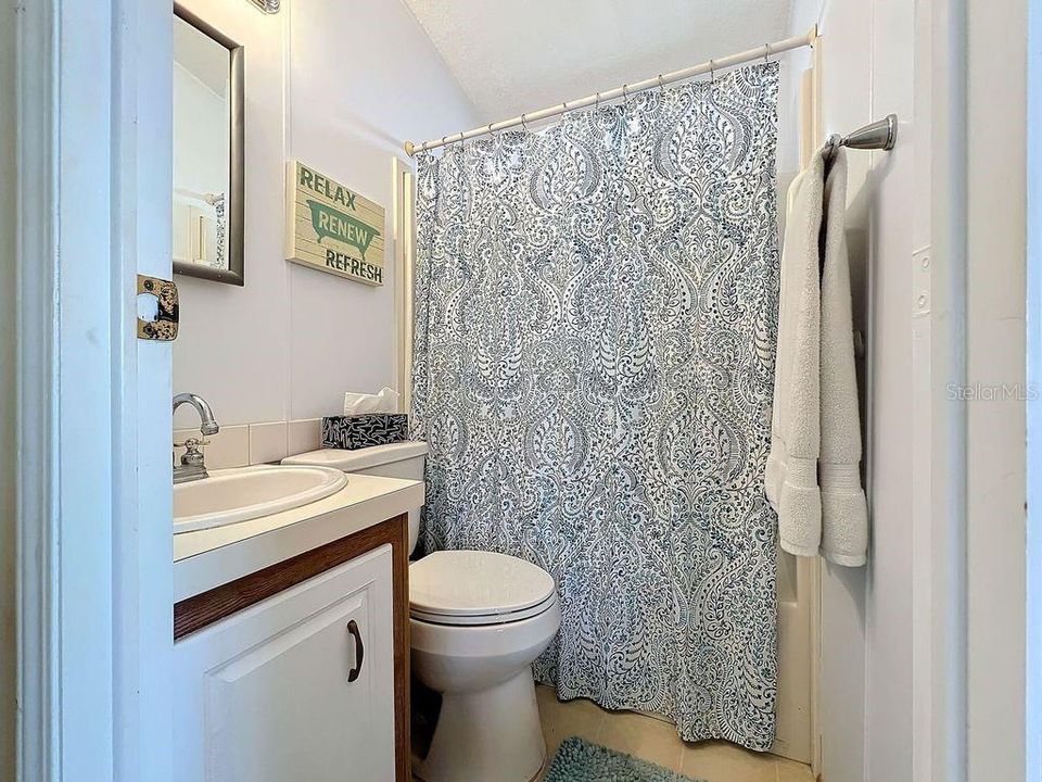 For Sale: $115,000 (1 beds, 1 baths, 696 Square Feet)