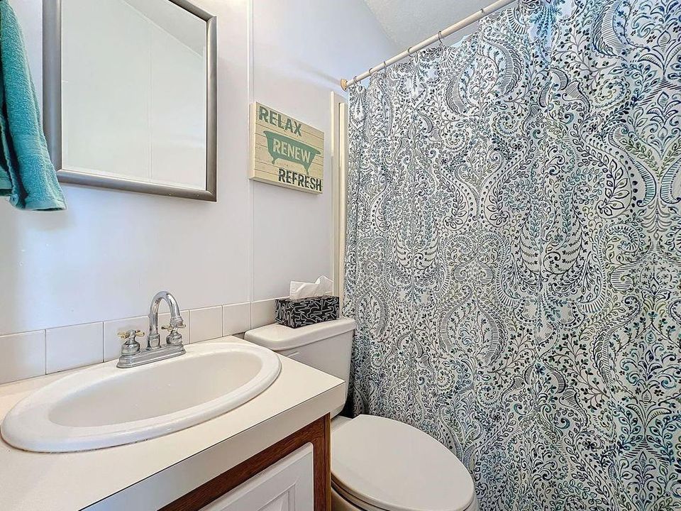 For Sale: $115,000 (1 beds, 1 baths, 696 Square Feet)