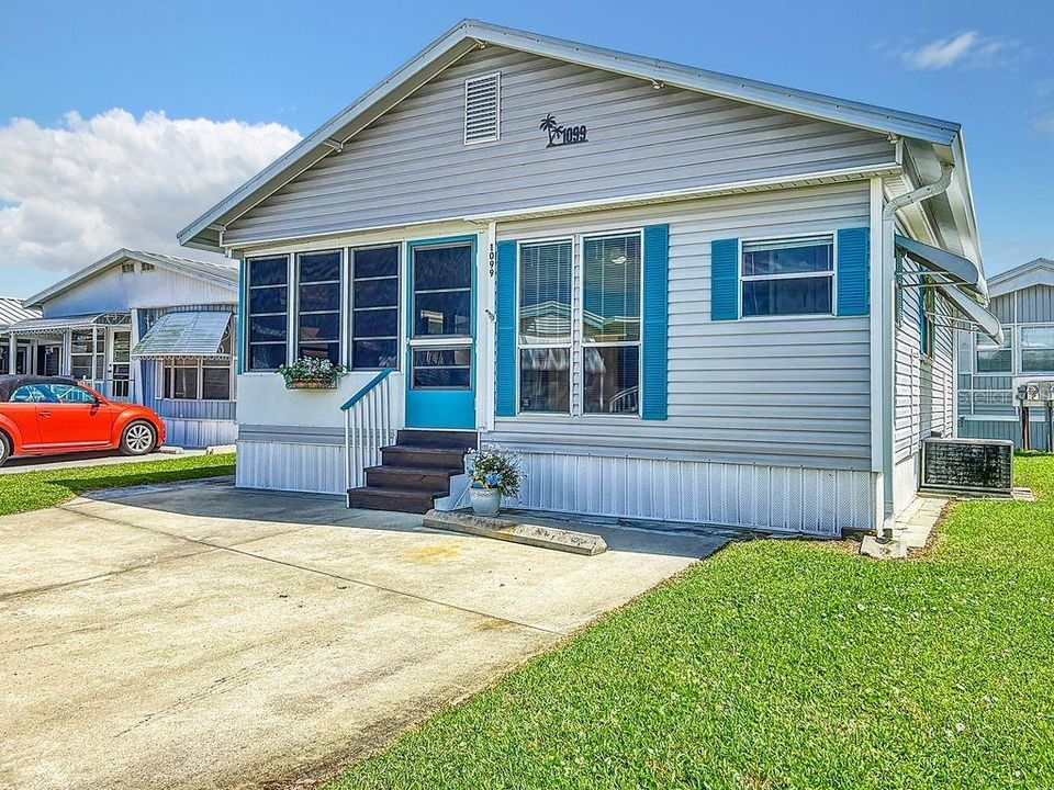 For Sale: $115,000 (1 beds, 1 baths, 696 Square Feet)