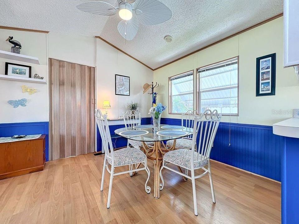 For Sale: $115,000 (1 beds, 1 baths, 696 Square Feet)