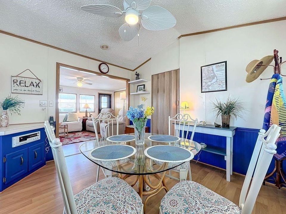 For Sale: $115,000 (1 beds, 1 baths, 696 Square Feet)