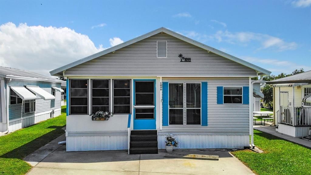 For Sale: $115,000 (1 beds, 1 baths, 696 Square Feet)