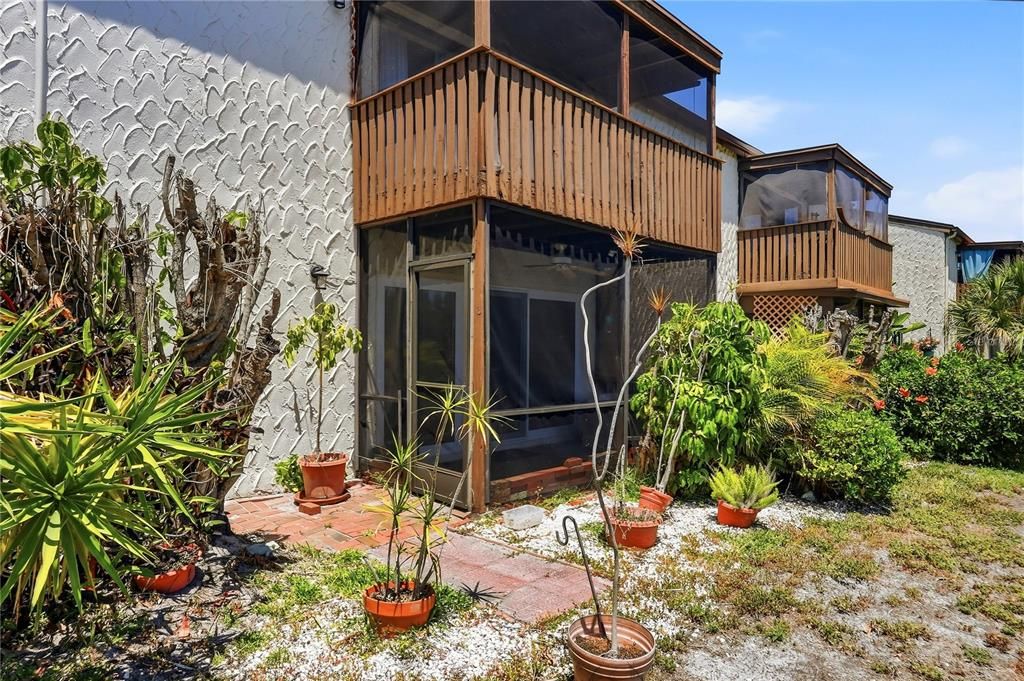 Activo con contrato: $160,000 (2 camas, 2 baños, 1100 Pies cuadrados)