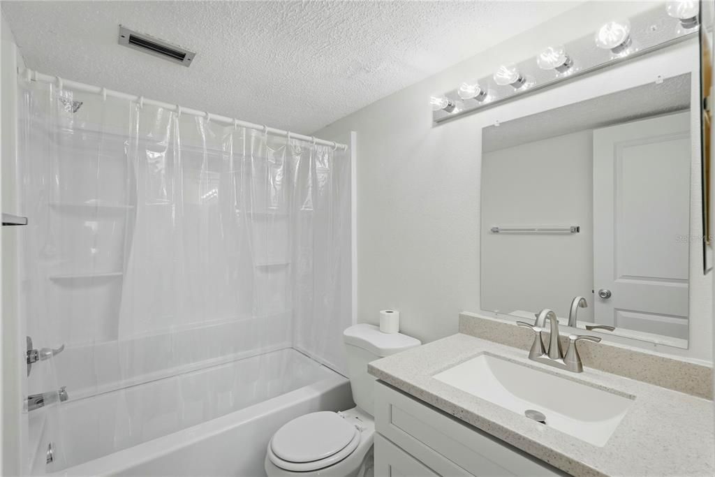 Activo con contrato: $160,000 (2 camas, 2 baños, 1100 Pies cuadrados)