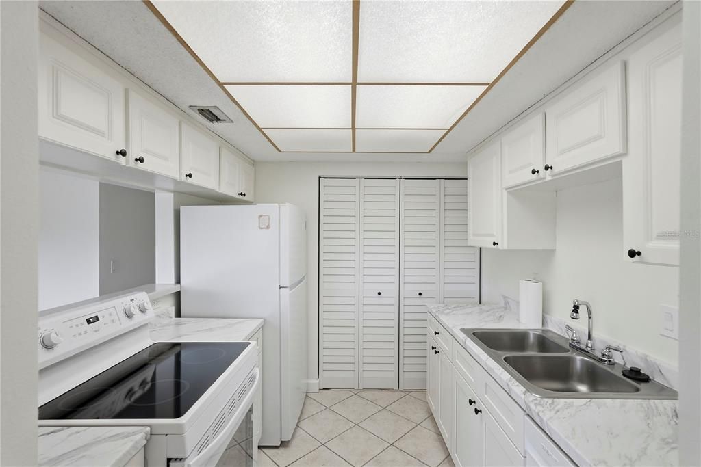 Activo con contrato: $160,000 (2 camas, 2 baños, 1100 Pies cuadrados)