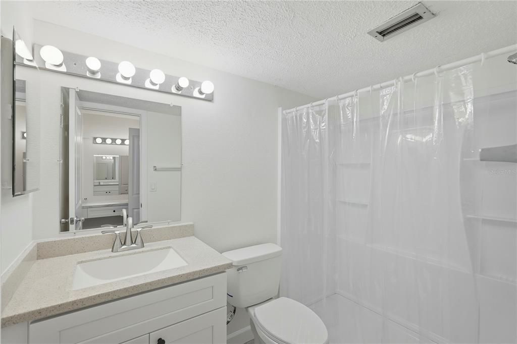 Activo con contrato: $160,000 (2 camas, 2 baños, 1100 Pies cuadrados)
