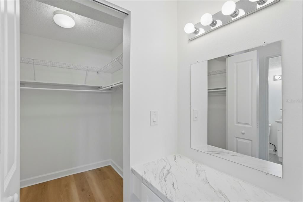 Activo con contrato: $160,000 (2 camas, 2 baños, 1100 Pies cuadrados)