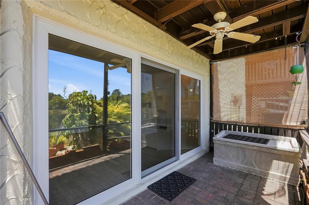 Activo con contrato: $160,000 (2 camas, 2 baños, 1100 Pies cuadrados)