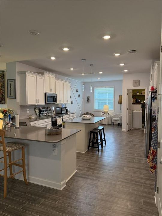 En Venta: $489,900 (4 camas, 3 baños, 2379 Pies cuadrados)
