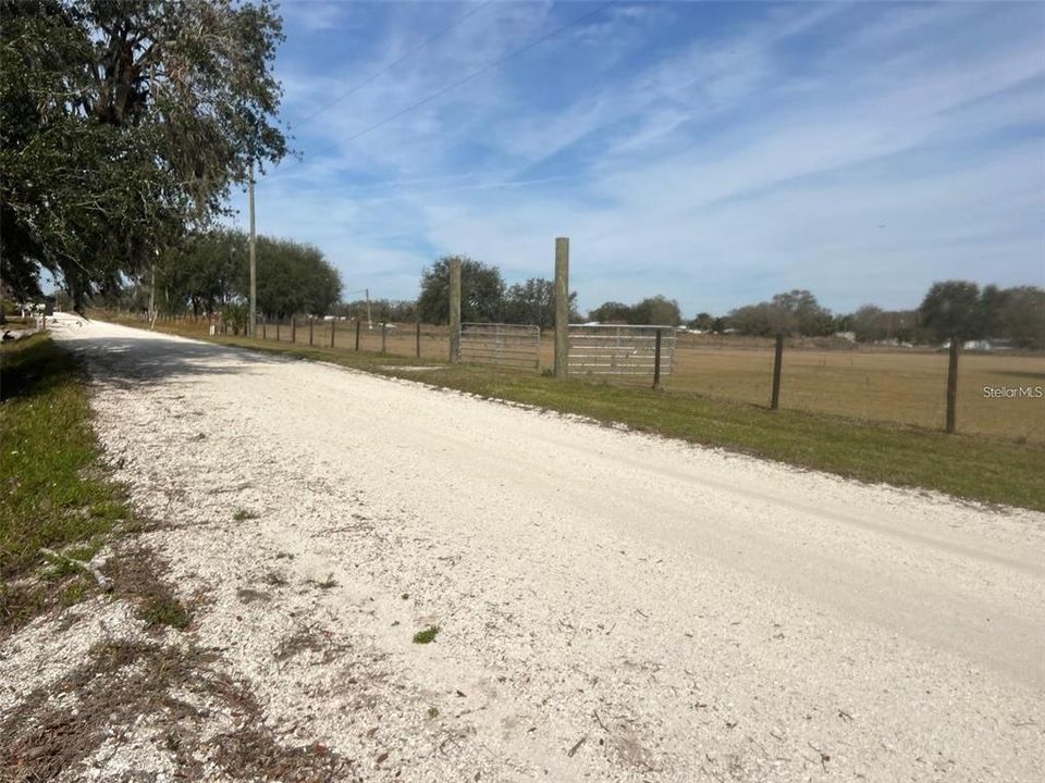 En Venta: $230,000 (5.75 acres)