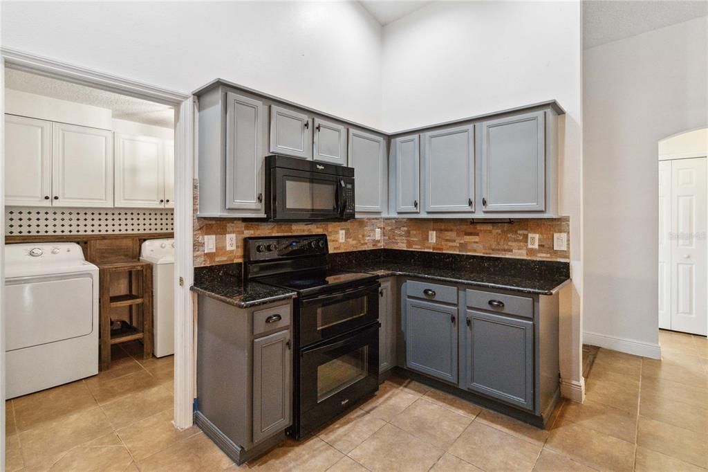 На продажу: $379,900 (3 спален, 2 ванн, 2012 Квадратных фут)