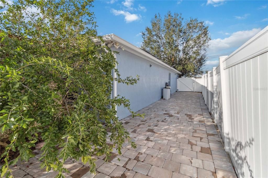 На продажу: $379,900 (3 спален, 2 ванн, 2012 Квадратных фут)
