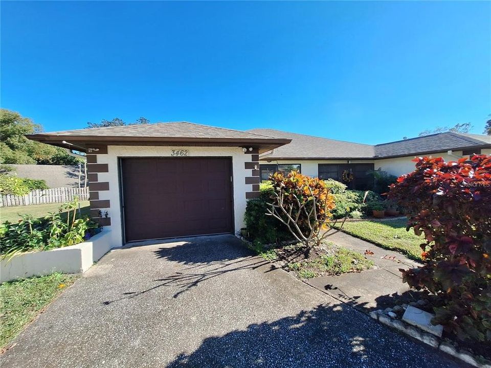 For Rent: $2,200 (2 beds, 2 baths, 1076 Square Feet)