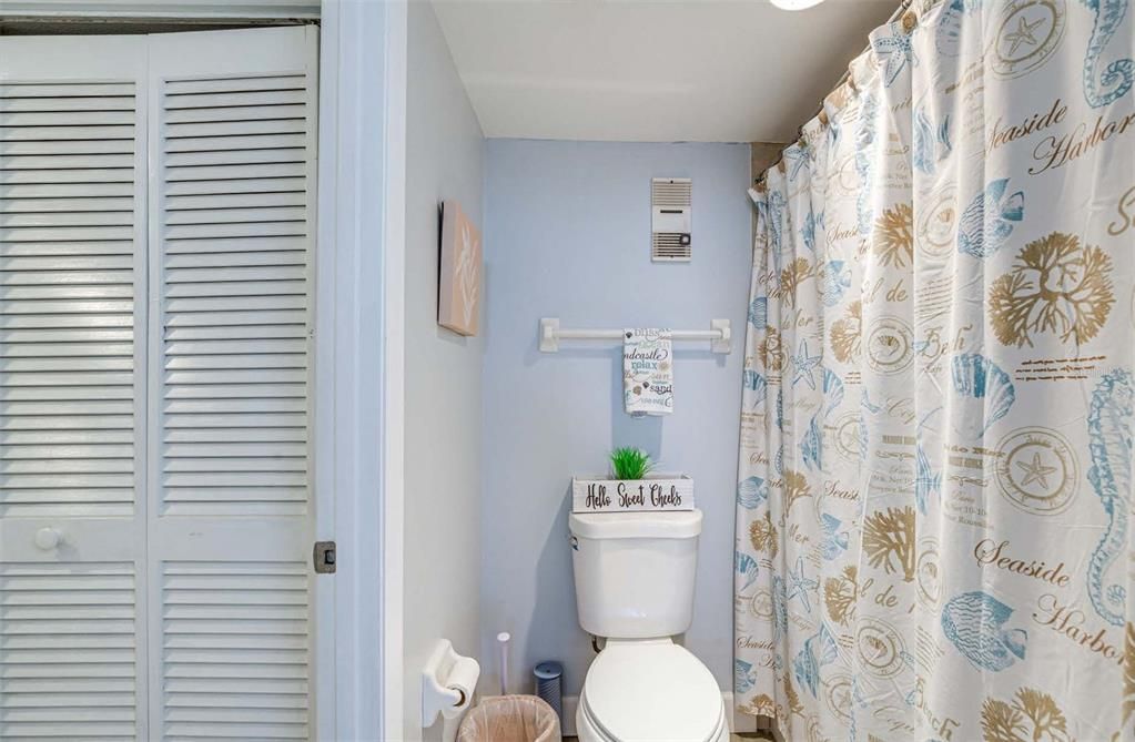 For Sale: $214,000 (1 beds, 1 baths, 733 Square Feet)