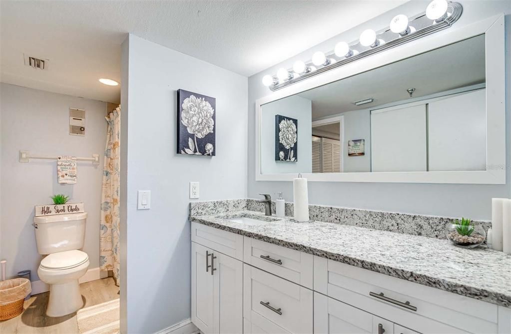 For Sale: $214,000 (1 beds, 1 baths, 733 Square Feet)