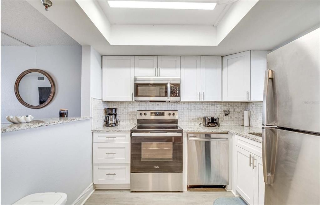 For Sale: $214,000 (1 beds, 1 baths, 733 Square Feet)