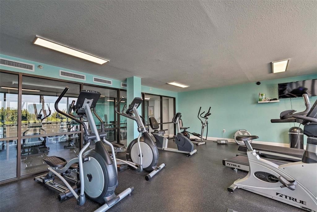 For Sale: $214,000 (1 beds, 1 baths, 733 Square Feet)