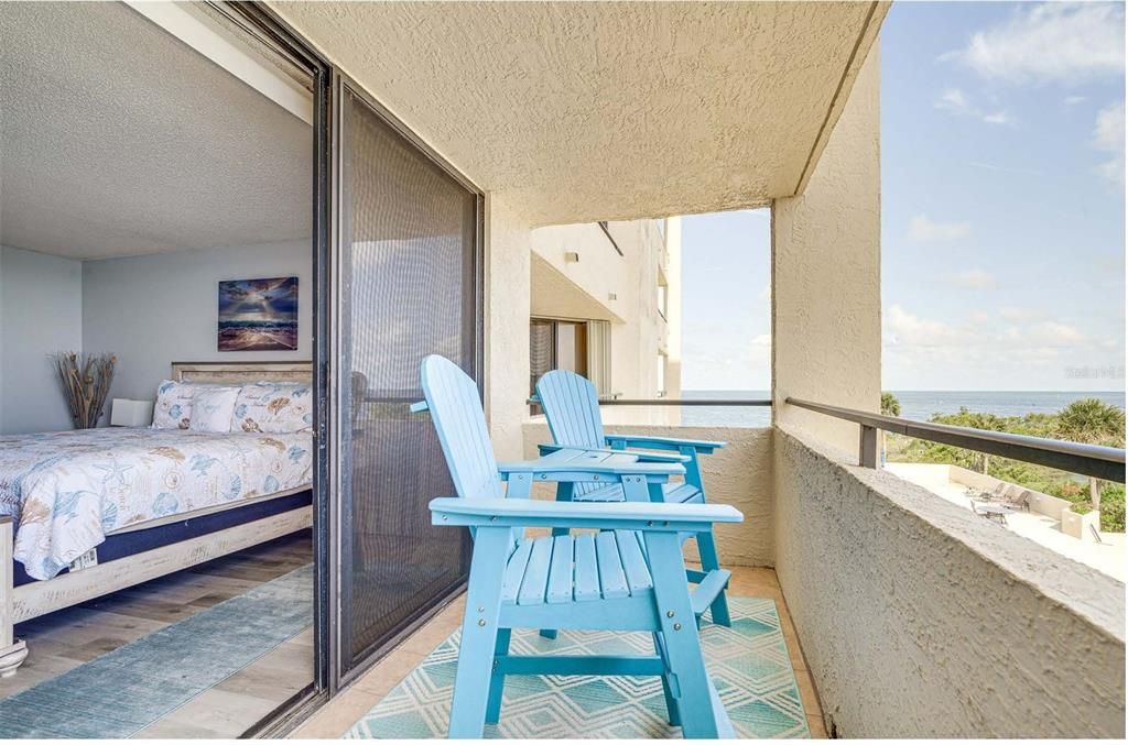 For Sale: $214,000 (1 beds, 1 baths, 733 Square Feet)